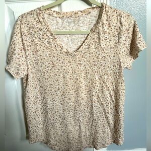 OLD NAVY leopard print v-neck tee